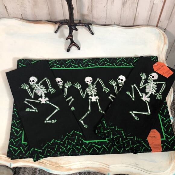 NWT Halloween Party Table Set with Dancing Skeletons - 8 Placemats and 2 Towels - Picture 7 of 7